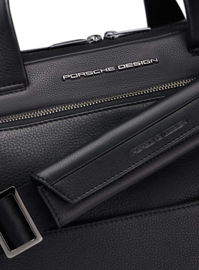 Porsche Design - Ampia valigetta portadocumenti da lavoro classica da uomo realizzata in pelle goffrata. Due scomparti principali con tasca integrata per laptop da 17 pollici. Manici e tracolla.